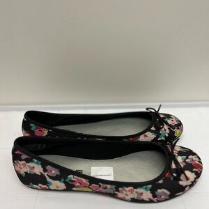 American Eagle AE Women’s Sz 9.5 Black/Floral Flats NWT Casual Footwear Shoes